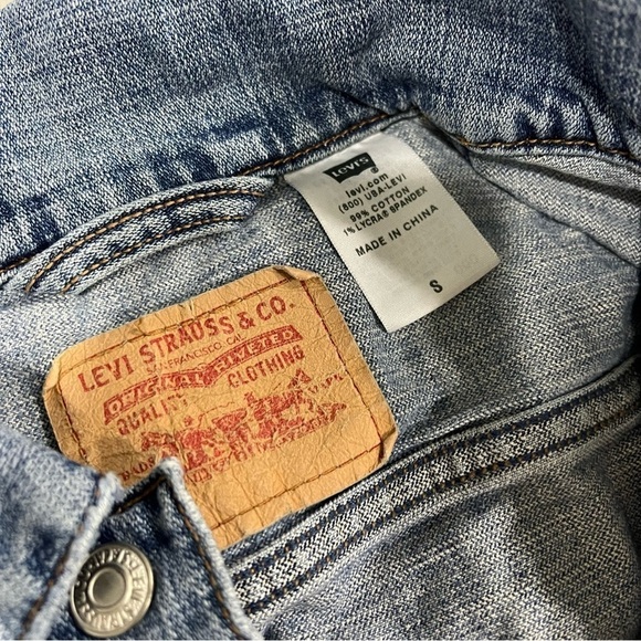 Levi's Denim Trucker Jacket VINTAGE Woman’s size small - Picture 4 of 9